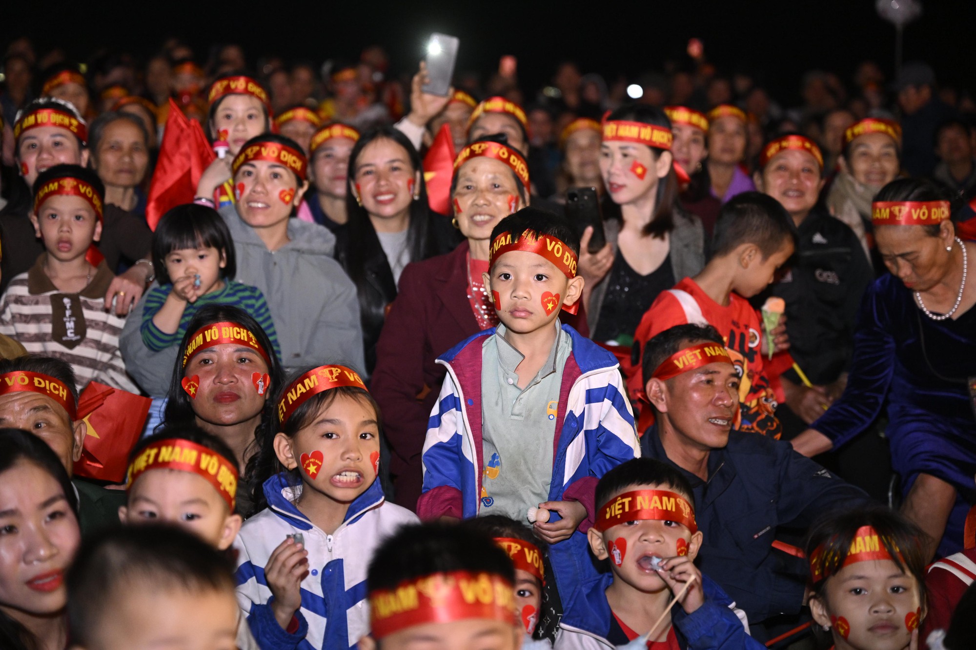 Nước mắt cổ động vi&ecirc;n khi U23 Việt Nam nhận thất bại cay đắng- Ảnh 75.