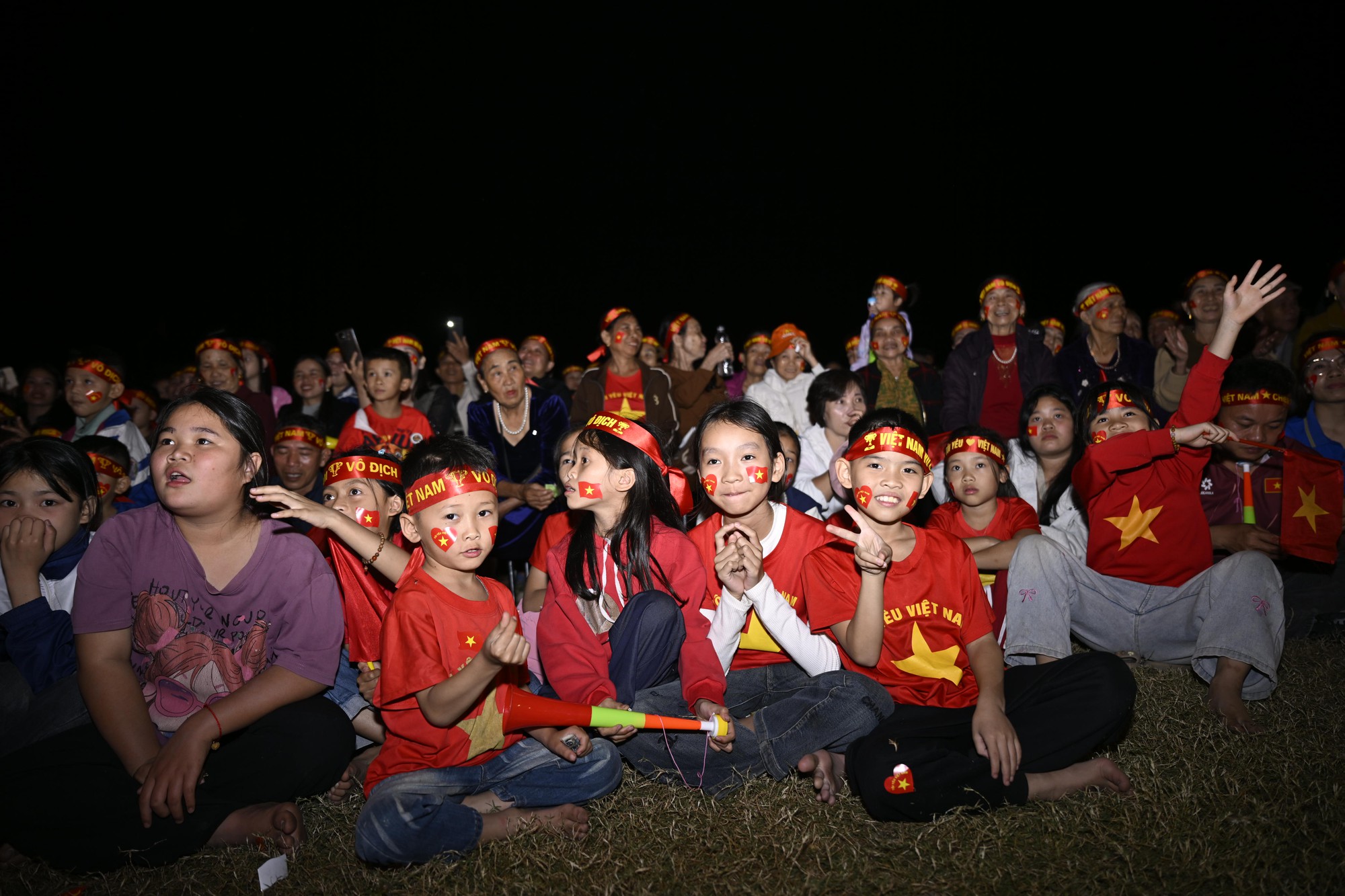 Nước mắt cổ động vi&ecirc;n khi U23 Việt Nam nhận thất bại cay đắng- Ảnh 72.