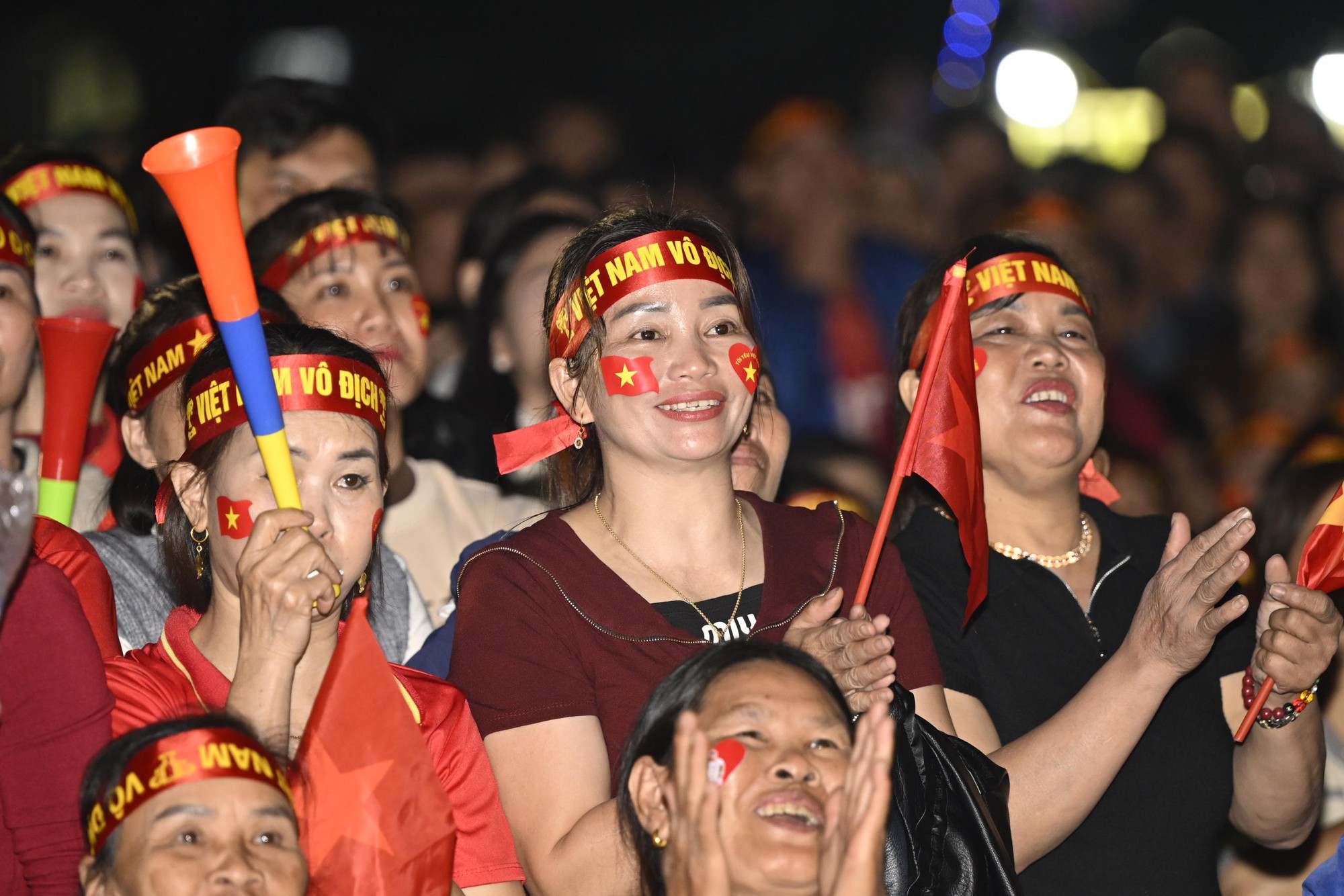 Nước mắt cổ động vi&ecirc;n khi U23 Việt Nam nhận thất bại cay đắng- Ảnh 52.