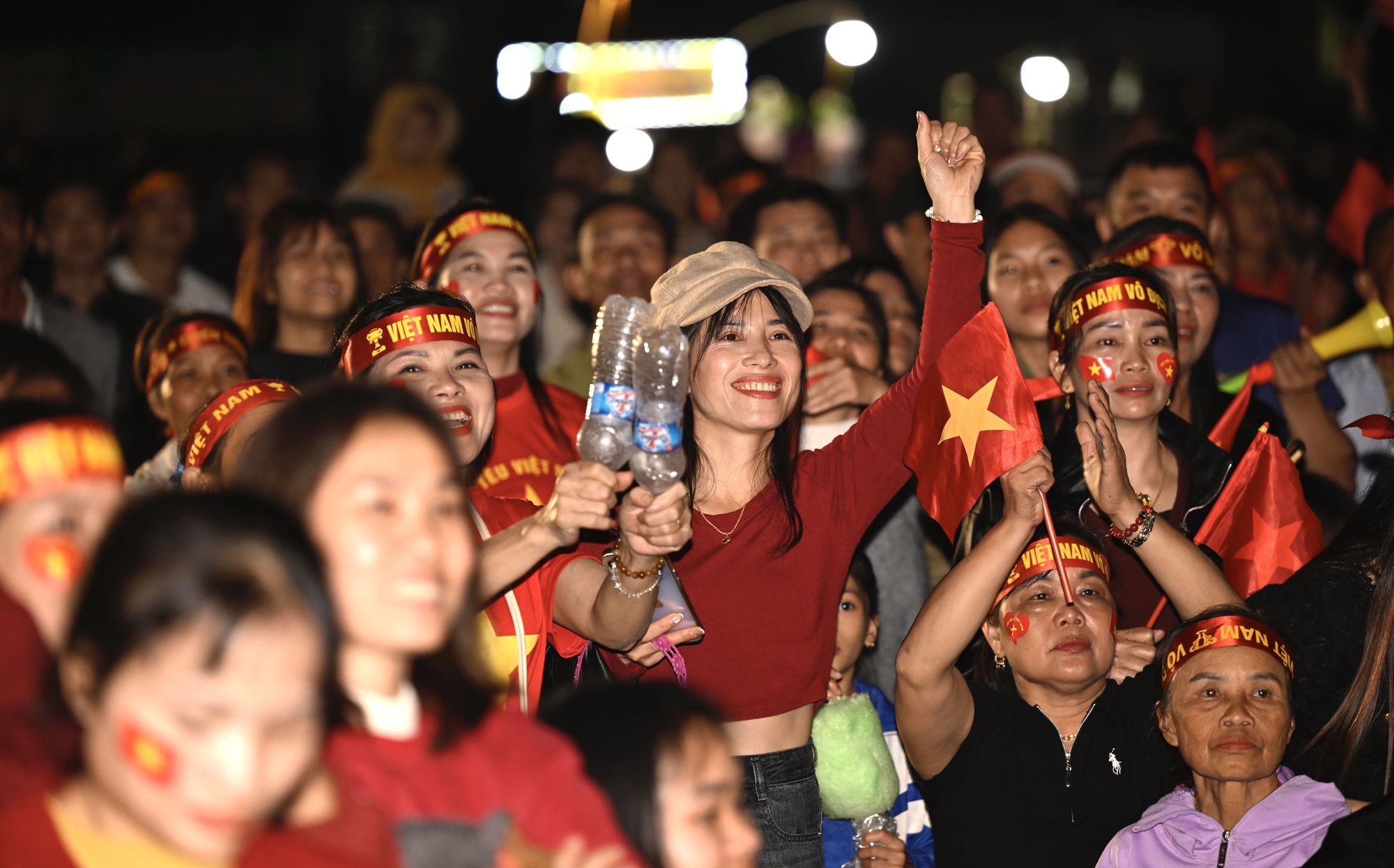 Nước mắt cổ động vi&ecirc;n khi U23 Việt Nam nhận thất bại cay đắng- Ảnh 37.