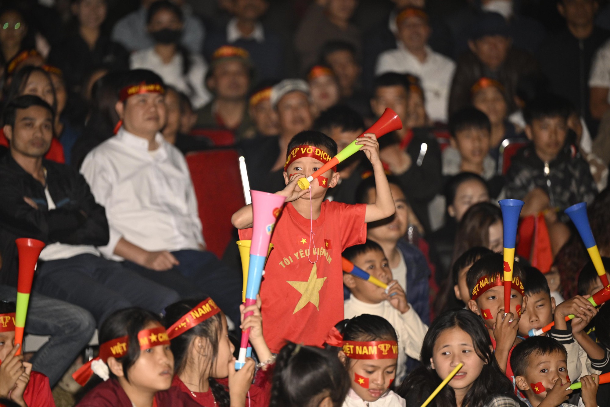 Nước mắt cổ động vi&ecirc;n khi U23 Việt Nam nhận thất bại cay đắng- Ảnh 35.