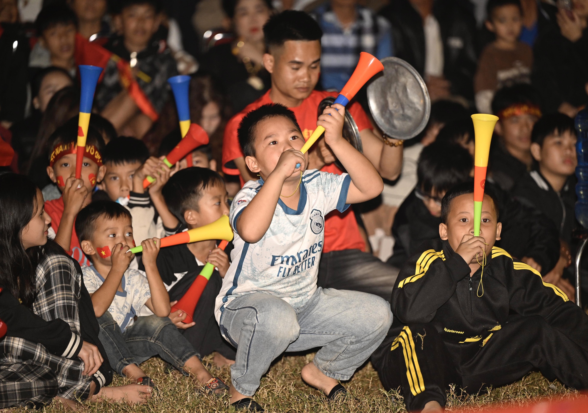 Nước mắt cổ động vi&ecirc;n khi U23 Việt Nam nhận thất bại cay đắng- Ảnh 36.