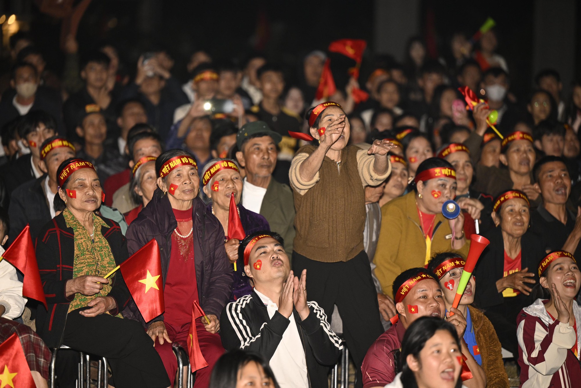 Nước mắt cổ động vi&ecirc;n khi U23 Việt Nam nhận thất bại cay đắng- Ảnh 38.