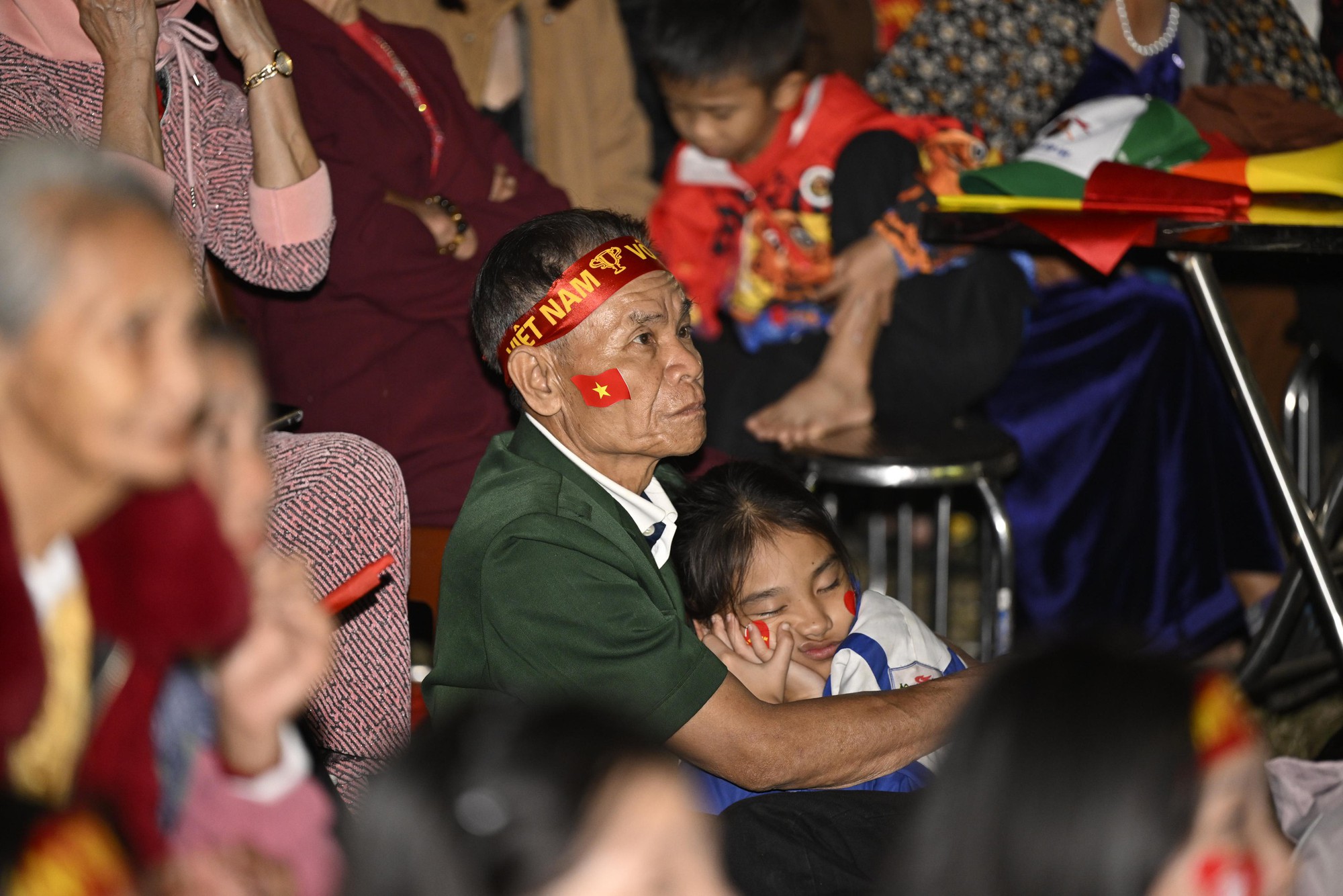 Nước mắt cổ động vi&ecirc;n khi U23 Việt Nam nhận thất bại cay đắng- Ảnh 2.