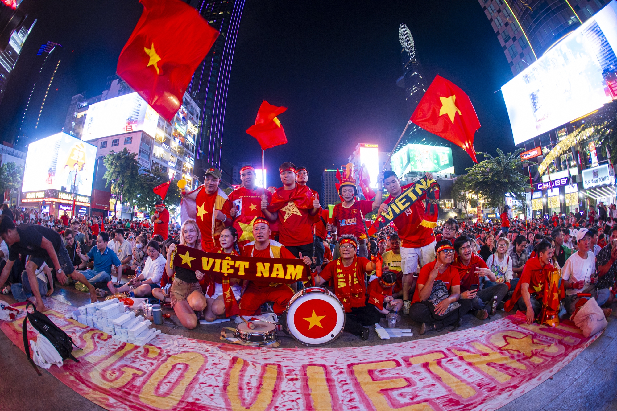 Nước mắt cổ động vi&ecirc;n khi U23 Việt Nam nhận thất bại cay đắng- Ảnh 63.