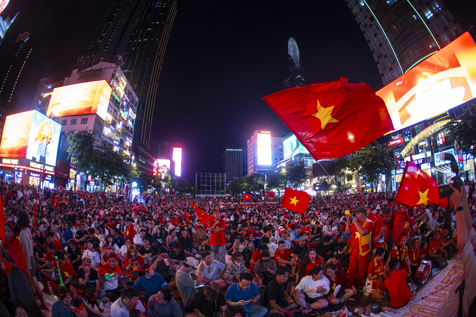 Nước mắt cổ động vi&ecirc;n khi U23 Việt Nam nhận thất bại cay đắng- Ảnh 66.