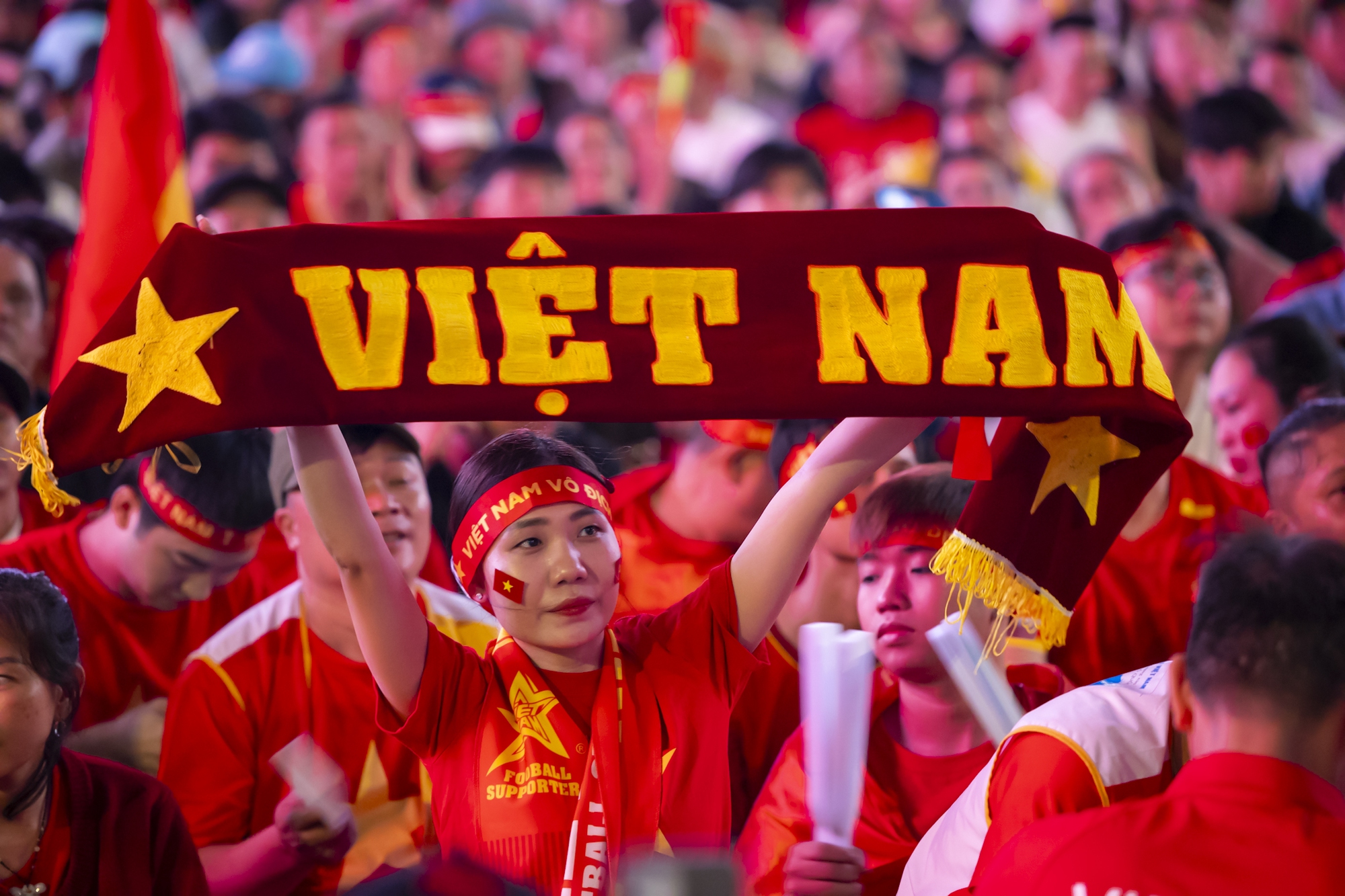 Nước mắt cổ động vi&ecirc;n khi U23 Việt Nam nhận thất bại cay đắng- Ảnh 56.