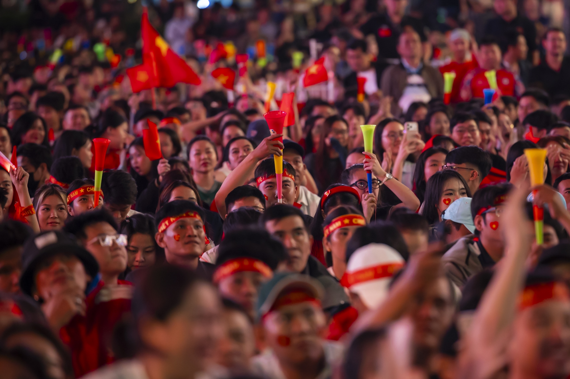 Nước mắt cổ động vi&ecirc;n khi U23 Việt Nam nhận thất bại cay đắng- Ảnh 59.