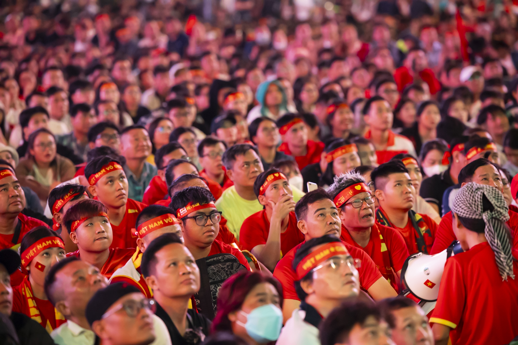 Nước mắt cổ động vi&ecirc;n khi U23 Việt Nam nhận thất bại cay đắng- Ảnh 31.