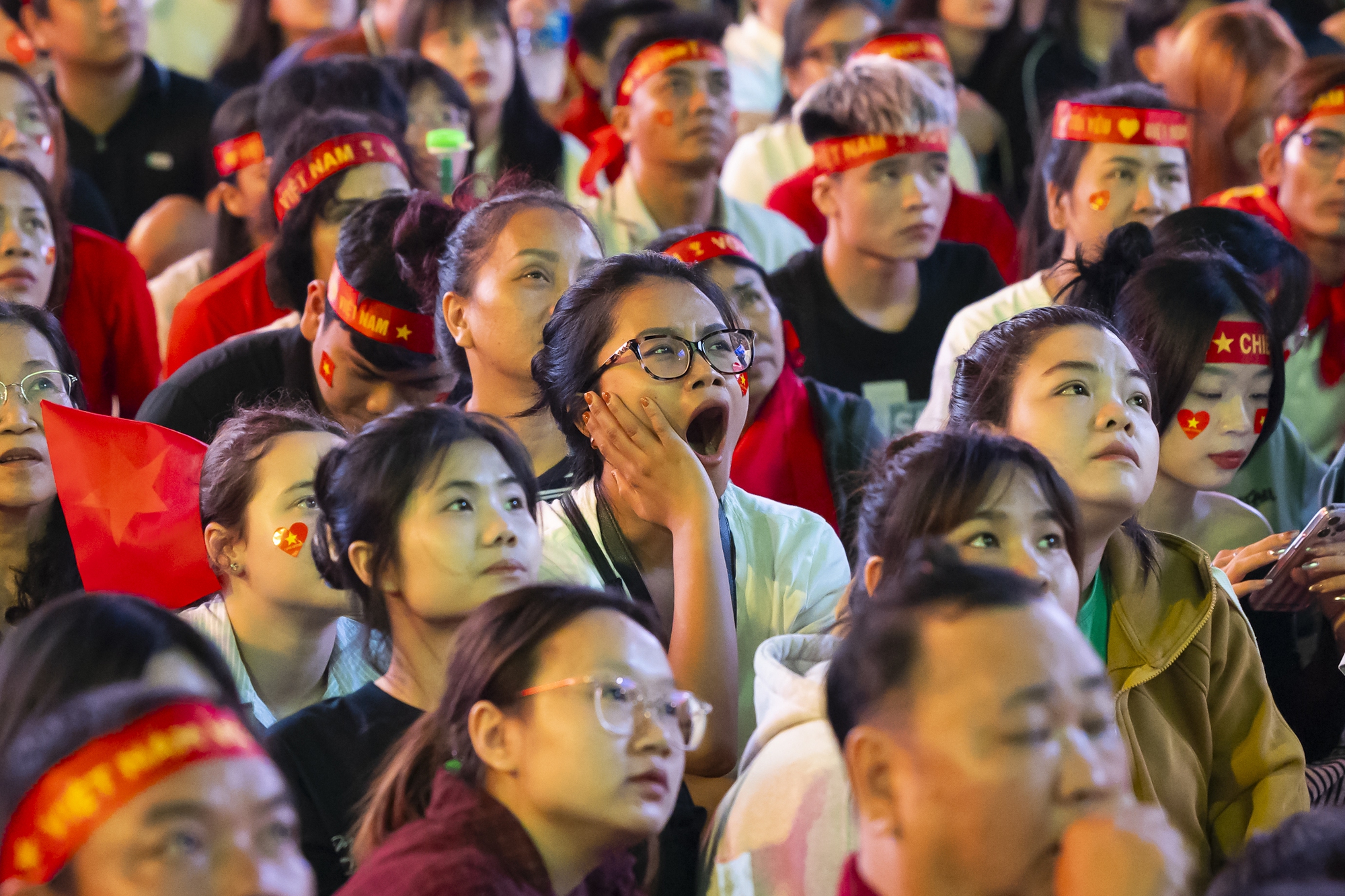 Nước mắt cổ động vi&ecirc;n khi U23 Việt Nam nhận thất bại cay đắng- Ảnh 28.