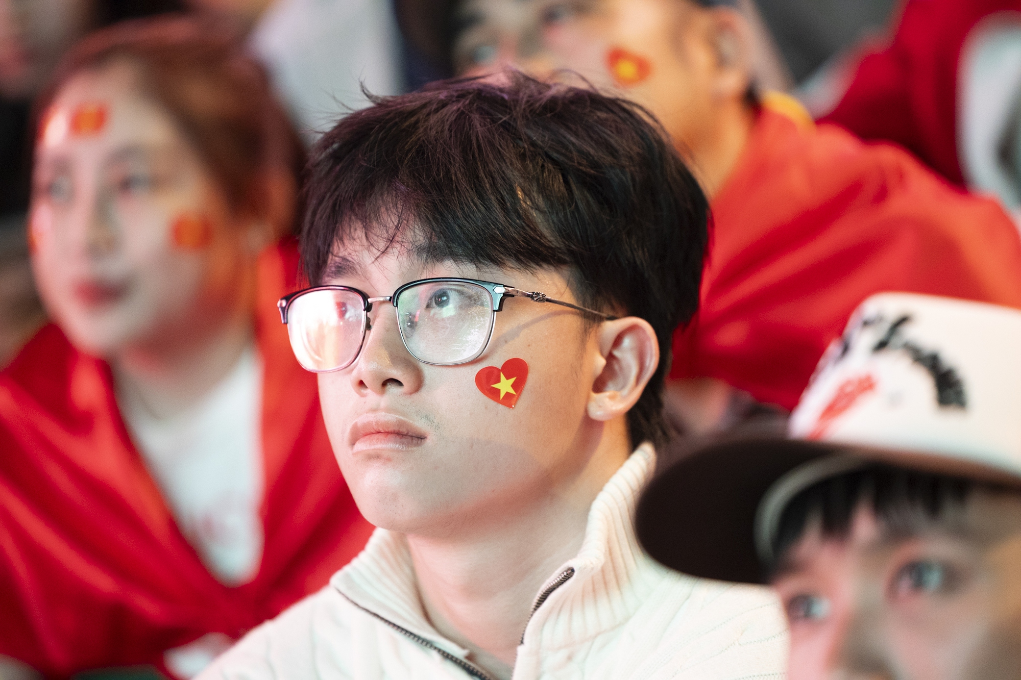 Nước mắt cổ động vi&ecirc;n khi U23 Việt Nam nhận thất bại cay đắng- Ảnh 26.