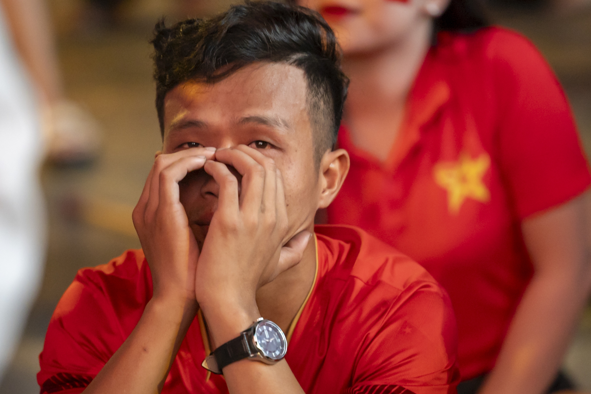 Nước mắt cổ động vi&ecirc;n khi U23 Việt Nam nhận thất bại cay đắng- Ảnh 8.