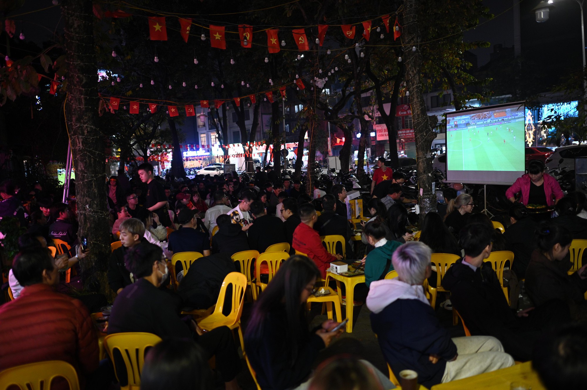 Nước mắt cổ động vi&ecirc;n khi U23 Việt Nam nhận thất bại cay đắng- Ảnh 45.