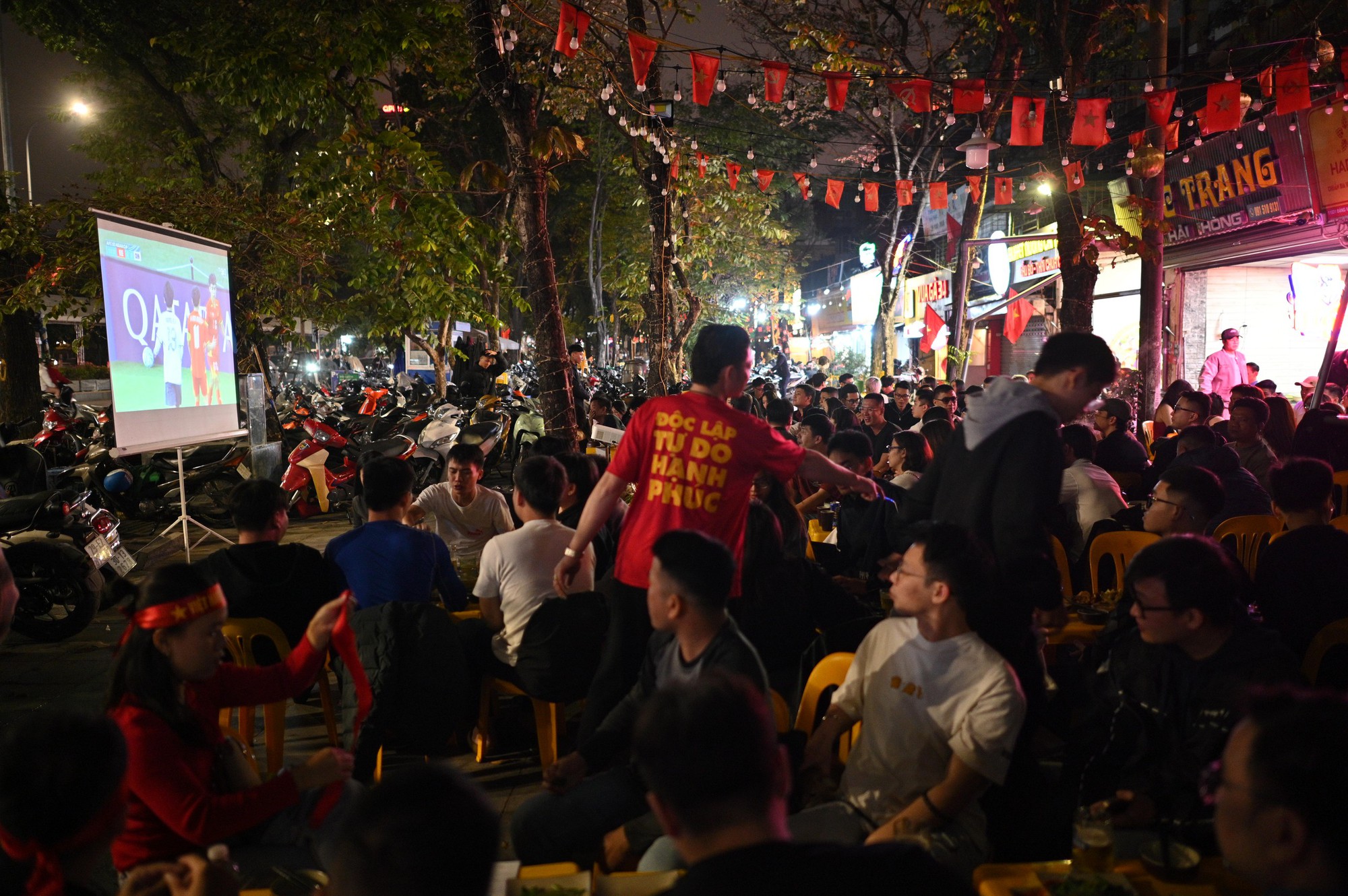 Nước mắt cổ động vi&ecirc;n khi U23 Việt Nam nhận thất bại cay đắng- Ảnh 39.