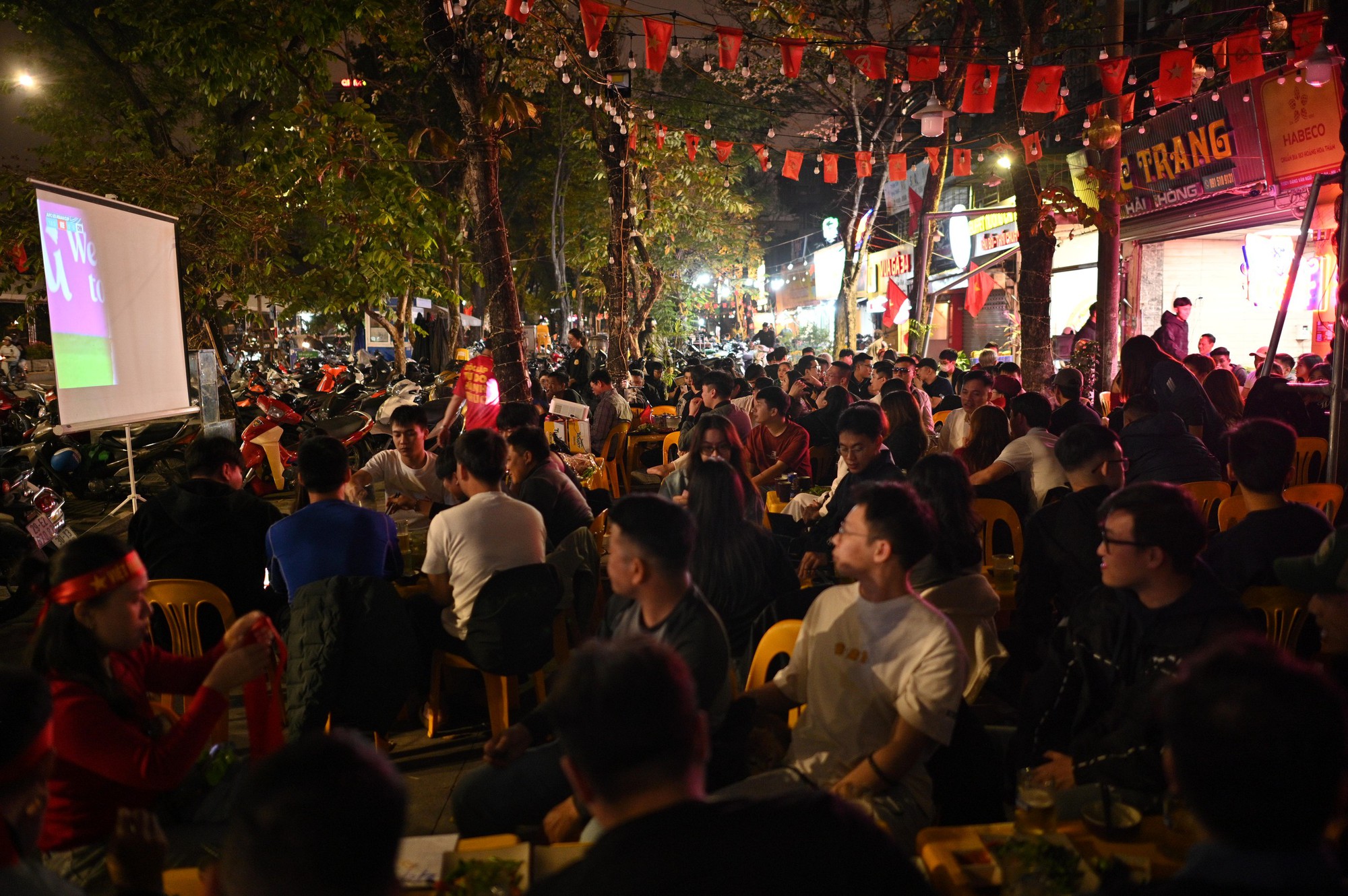 Nước mắt cổ động vi&ecirc;n khi U23 Việt Nam nhận thất bại cay đắng- Ảnh 46.