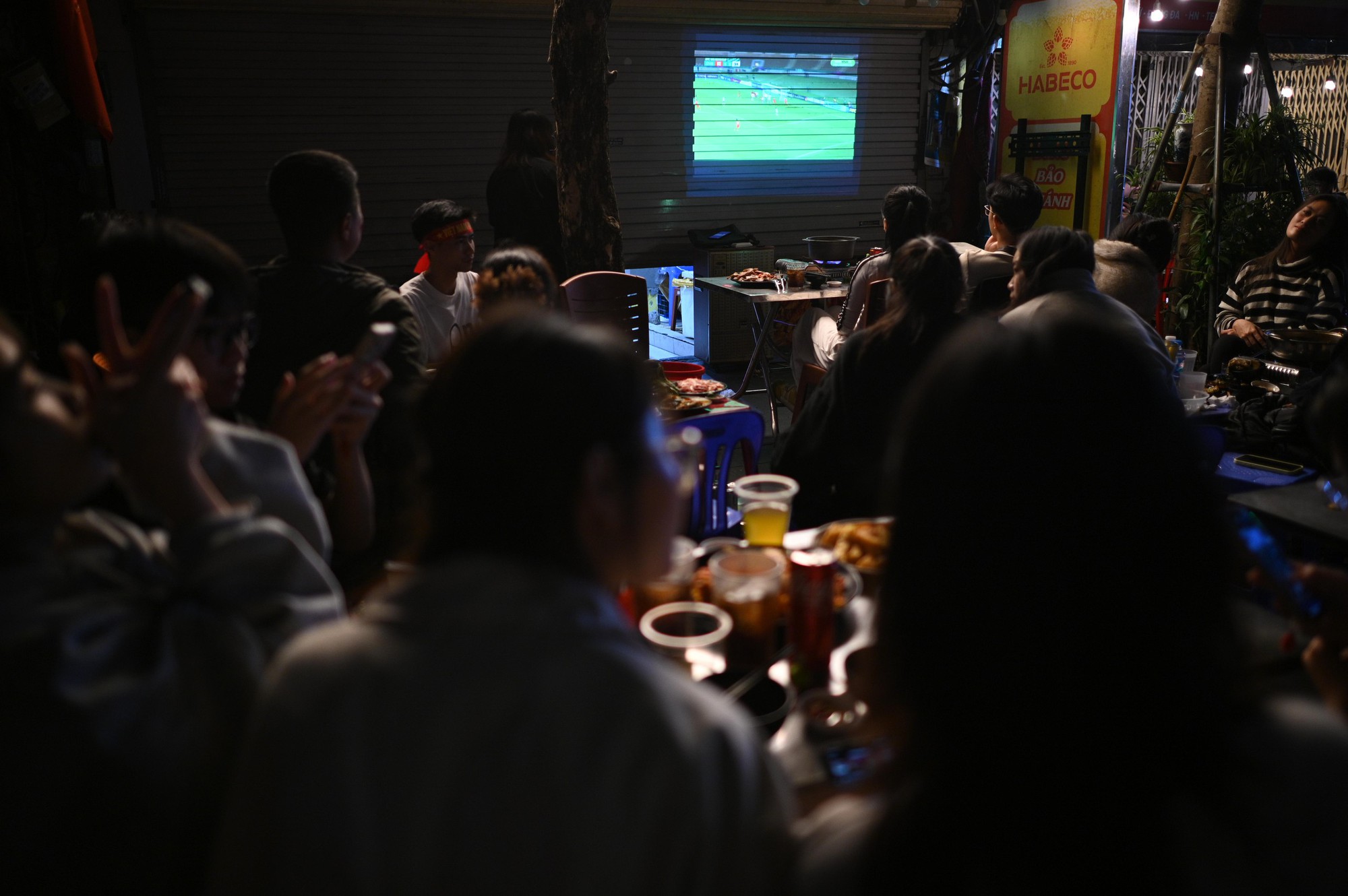 Nước mắt cổ động vi&ecirc;n khi U23 Việt Nam nhận thất bại cay đắng- Ảnh 40.