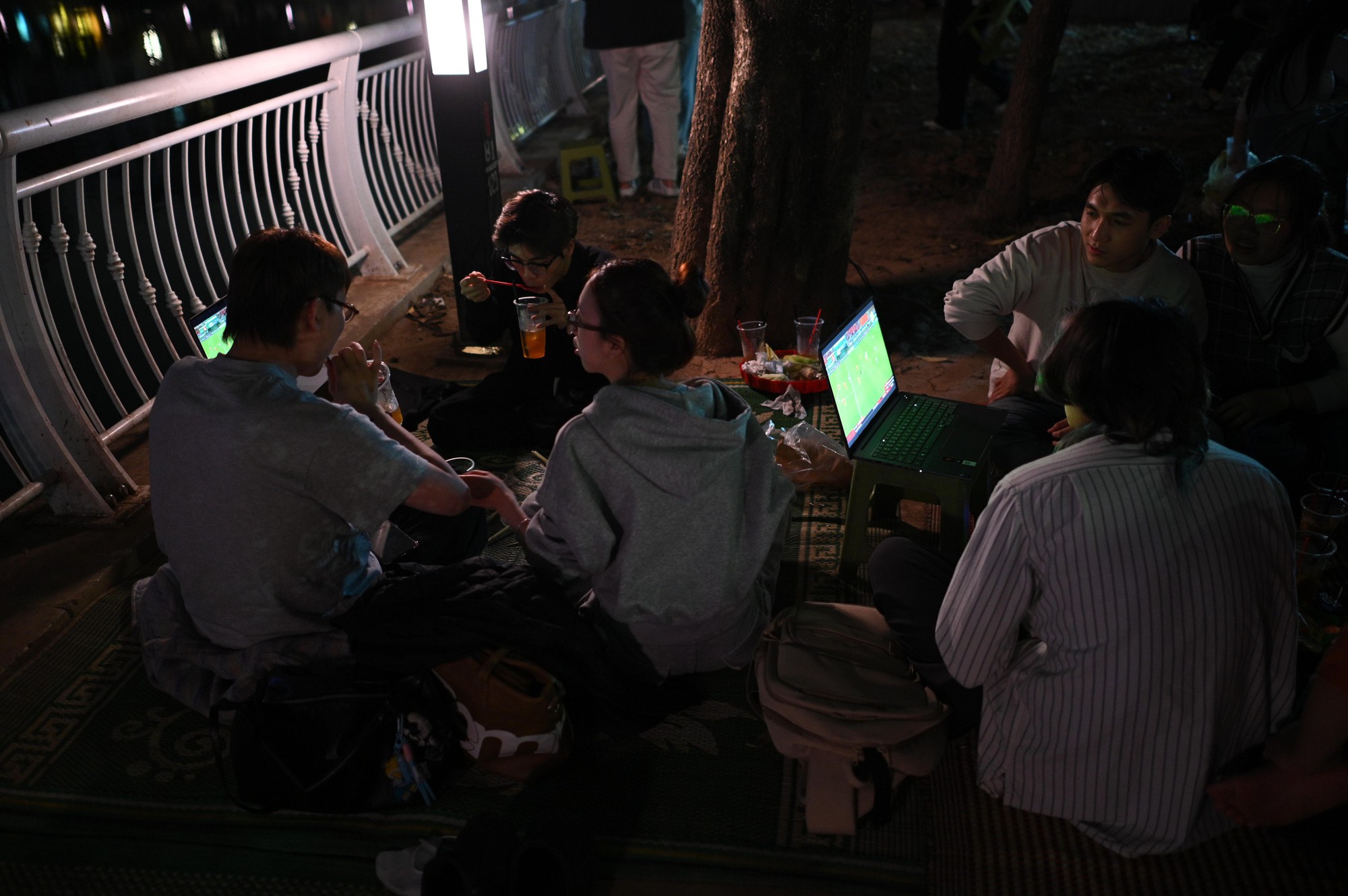 Nước mắt cổ động vi&ecirc;n khi U23 Việt Nam nhận thất bại cay đắng- Ảnh 42.