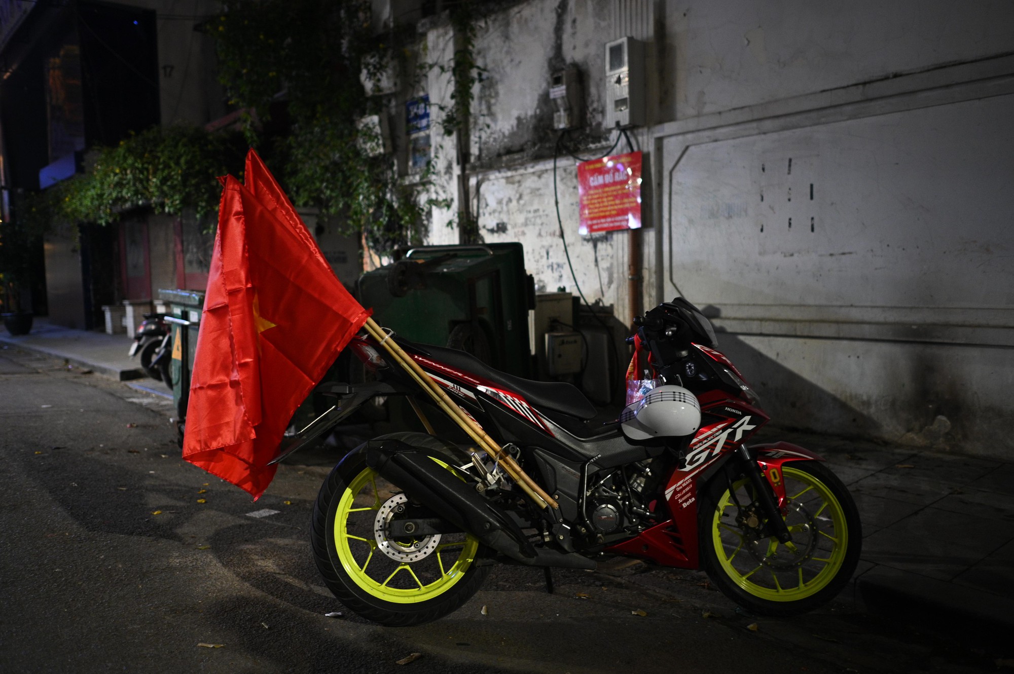 Nước mắt cổ động vi&ecirc;n khi U23 Việt Nam nhận thất bại cay đắng- Ảnh 49.