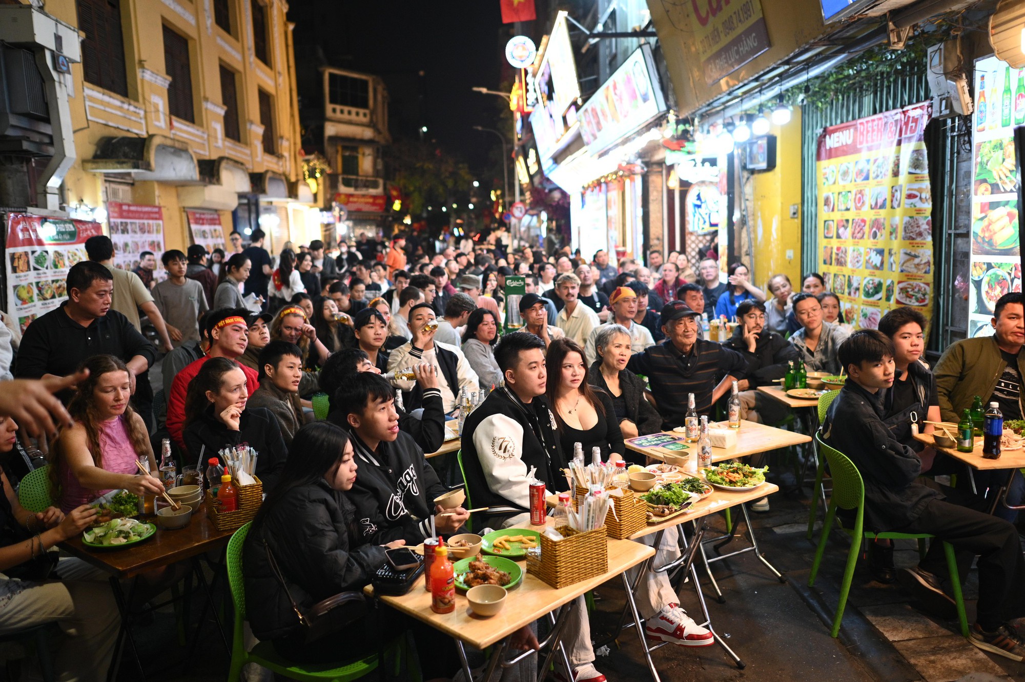 Nước mắt cổ động vi&ecirc;n khi U23 Việt Nam nhận thất bại cay đắng- Ảnh 10.