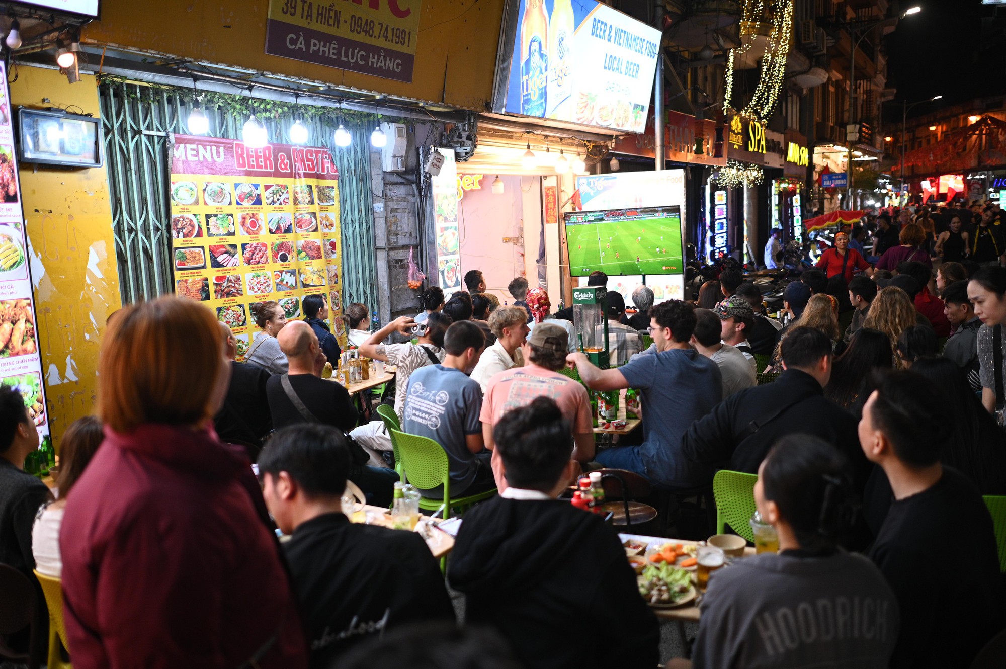 Nước mắt cổ động vi&ecirc;n khi U23 Việt Nam nhận thất bại cay đắng- Ảnh 11.