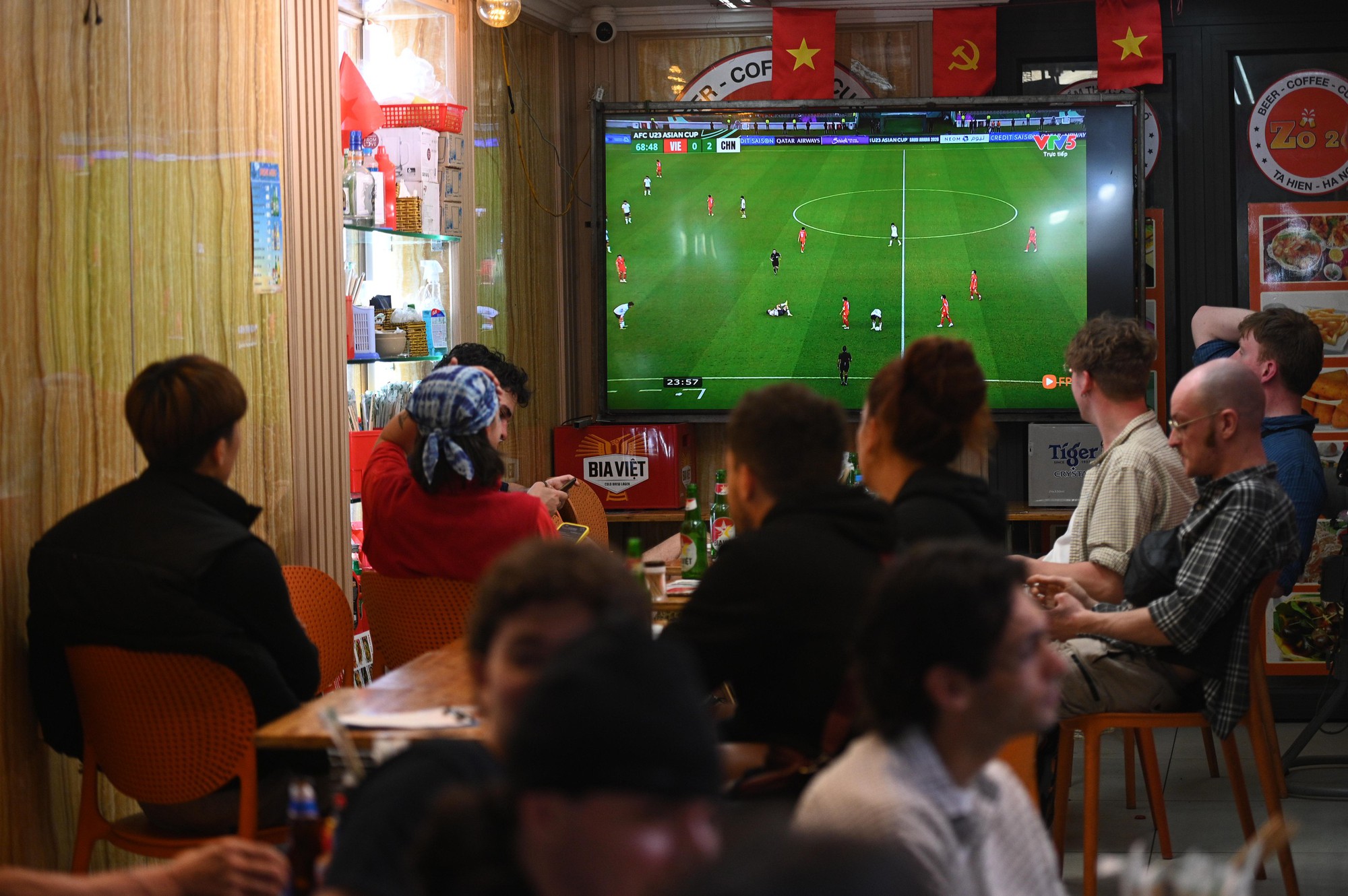 Nước mắt cổ động vi&ecirc;n khi U23 Việt Nam nhận thất bại cay đắng- Ảnh 12.