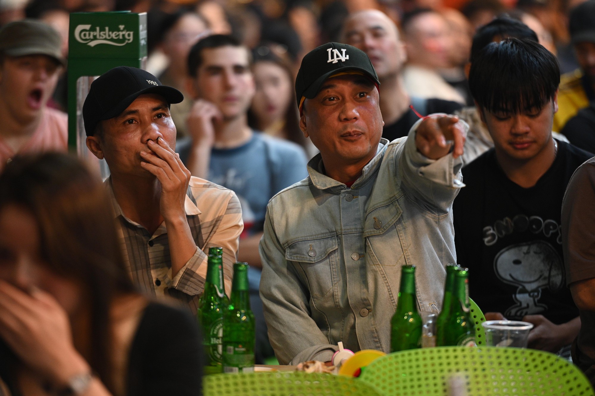 Nước mắt cổ động vi&ecirc;n khi U23 Việt Nam nhận thất bại cay đắng- Ảnh 15.