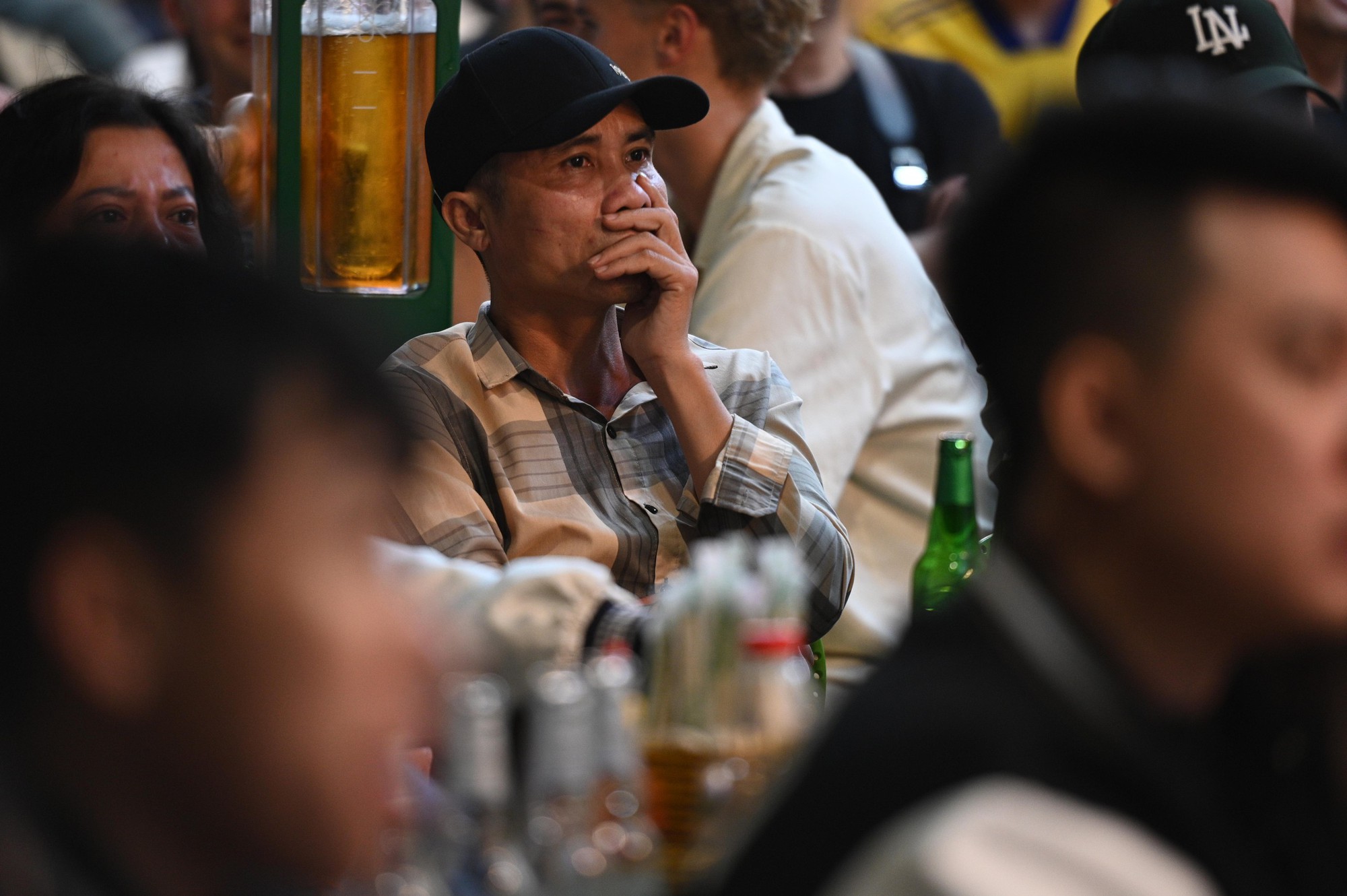 Nước mắt cổ động vi&ecirc;n khi U23 Việt Nam nhận thất bại cay đắng- Ảnh 16.