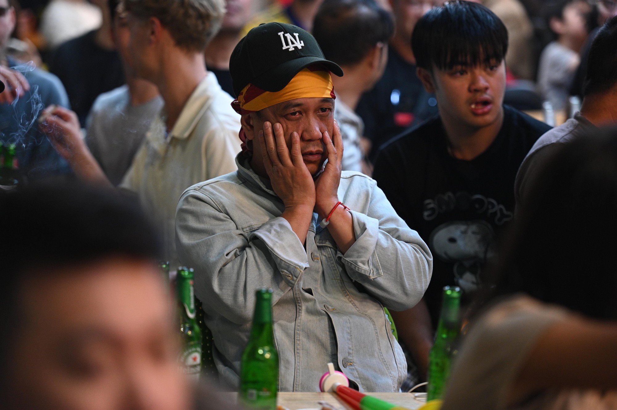 Nước mắt cổ động vi&ecirc;n khi U23 Việt Nam nhận thất bại cay đắng- Ảnh 5.