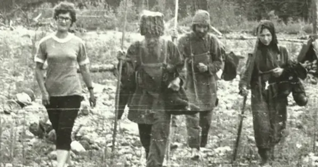 Gia đ&igrave;nh Lykov sống tự c&ocirc; lập giữa rừng từ năm 1936 kh&ocirc;ng biết thế giới b&ecirc;n ng&ograve;ai - Ảnh 3.