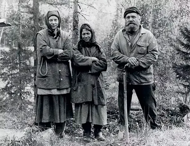 Gia đ&igrave;nh Lykov sống tự c&ocirc; lập giữa rừng từ năm 1936 kh&ocirc;ng biết thế giới b&ecirc;n ng&ograve;ai - Ảnh 2.