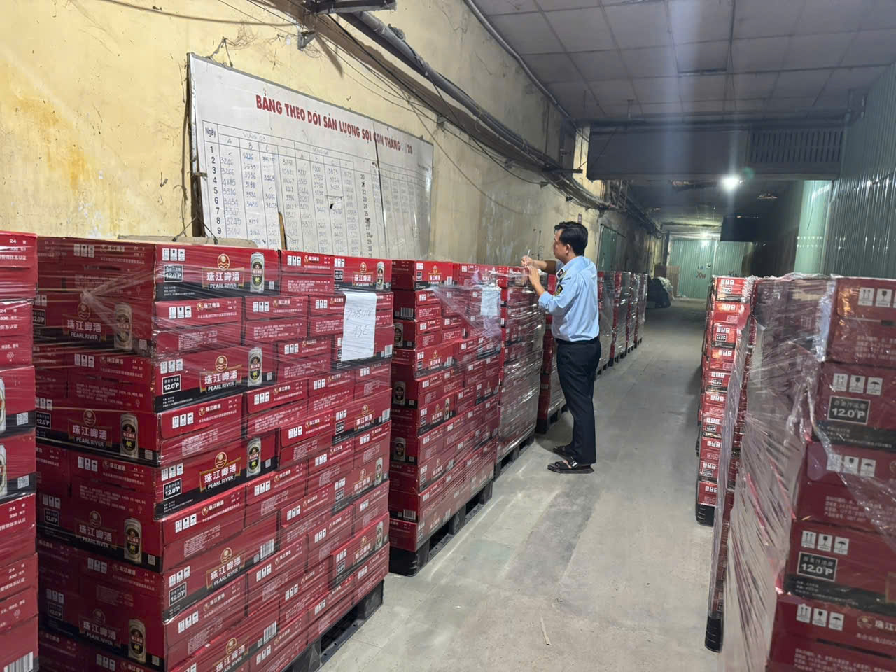 Cao điểm kiểm tra thị trường: Nhiều DN, hộ kinh doanh bị tịch thu toàn bộ hàng hóa vi phạm, chuyển 1 vụ có dấu hiệu tội phạm sang cơ quan điều tra- Ảnh 1. Cao điểm kiểm tra thị trường: Nhiều DN, hộ kinh doanh bị tịch thu toàn bộ hàng hóa vi phạm, chuyển 1 vụ có dấu hiệu tội phạm sang cơ quan điều tra- Ảnh 1.