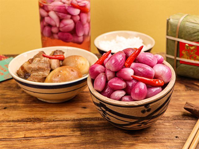 M&oacute;n người xưa coi l&agrave; &ldquo;giữ v&iacute;a&rdquo; cho m&acirc;m cơm Tết m&agrave; nhiều nh&agrave; nay đang xem nhẹ- Ảnh 1.