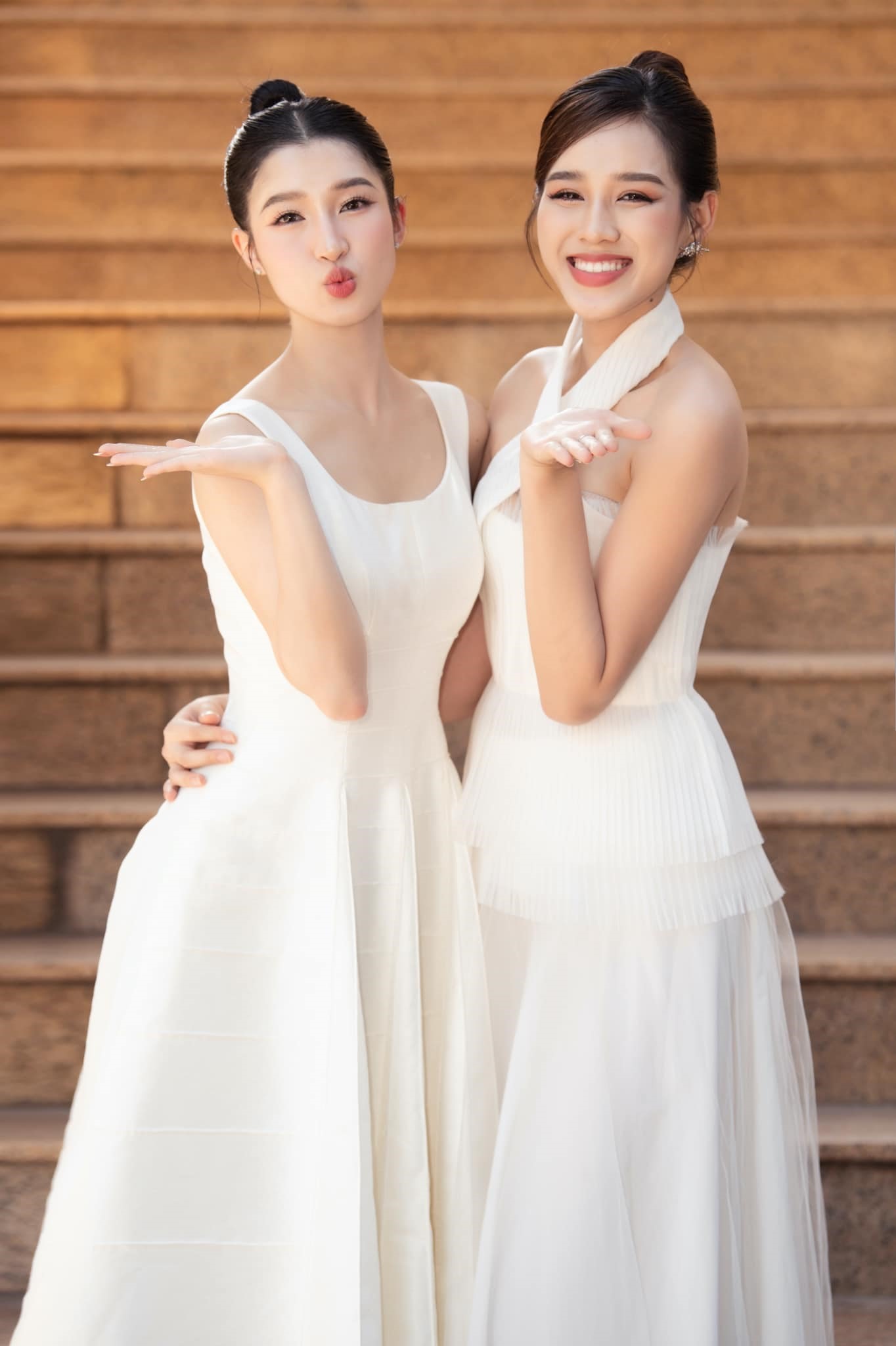 Đang diễn ra đám cưới Phương Nhi và thiếu gia Minh Hoàng: SOOBIN - Touliver tham dự, 1 Hoa hậu bất ngờ viết tâm thư gửi cô dâu - Ảnh 7. Đang diễn ra đám cưới Phương Nhi và thiếu gia Minh Hoàng: SOOBIN - Touliver tham dự, 1 Hoa hậu bất ngờ viết tâm thư gửi cô dâu - Ảnh 7.