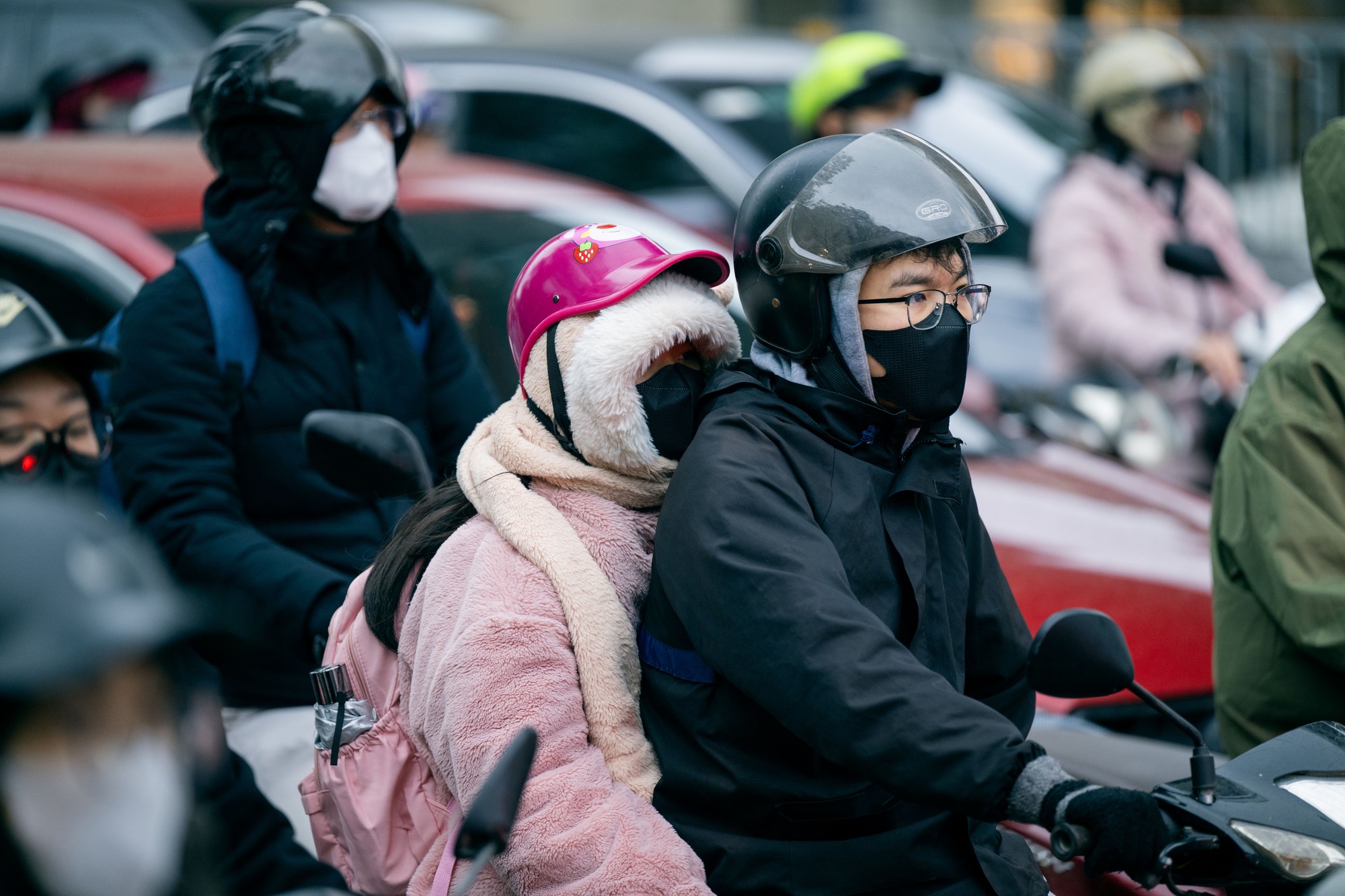 H&agrave; Nội trải qua đợt r&eacute;t đậm nhất m&ugrave;a Đ&ocirc;ng với Nhiệt độ xuống thấp - Ảnh 2.