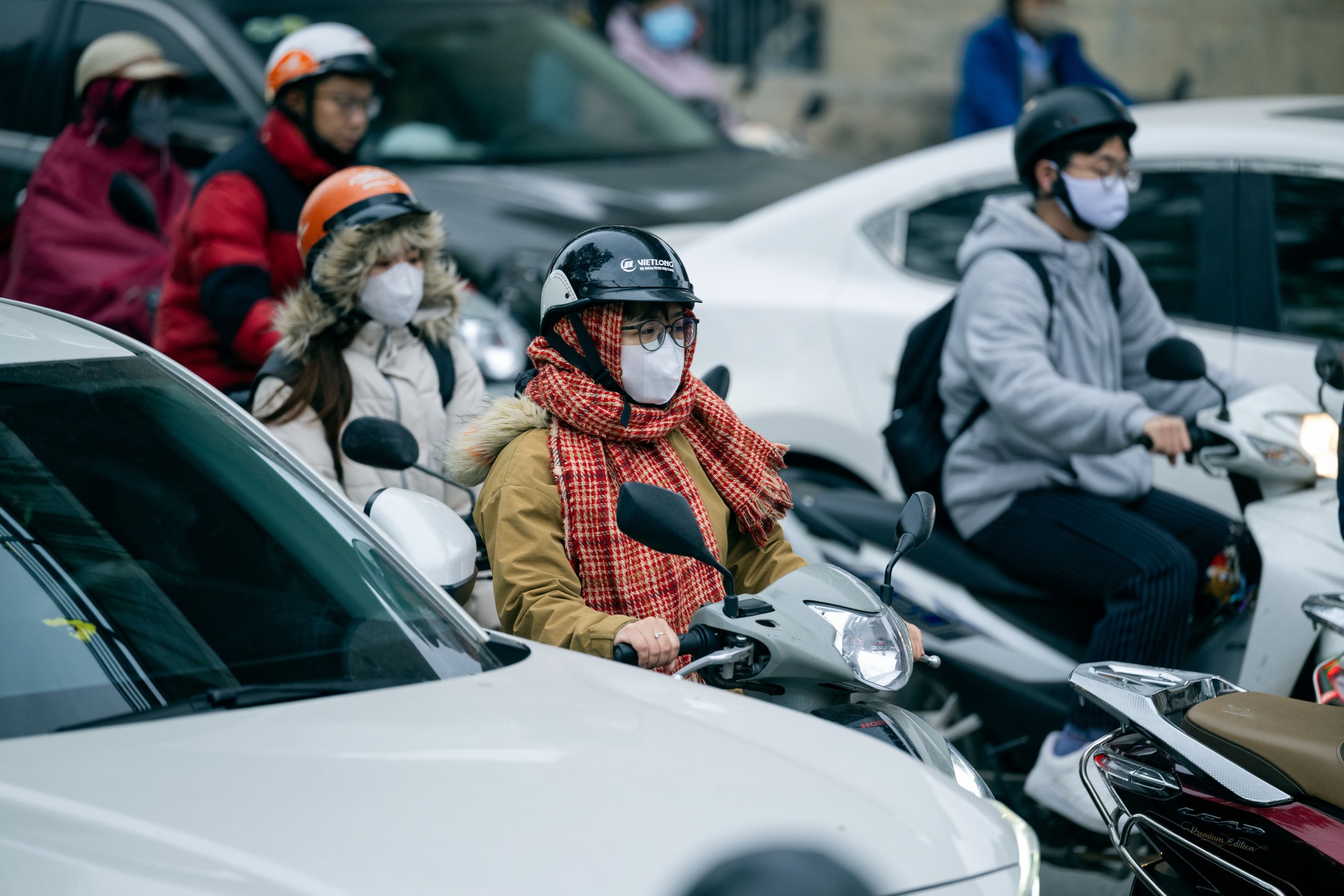 H&agrave; Nội trải qua đợt r&eacute;t đậm nhất m&ugrave;a Đ&ocirc;ng với Nhiệt độ xuống thấp - Ảnh 4.