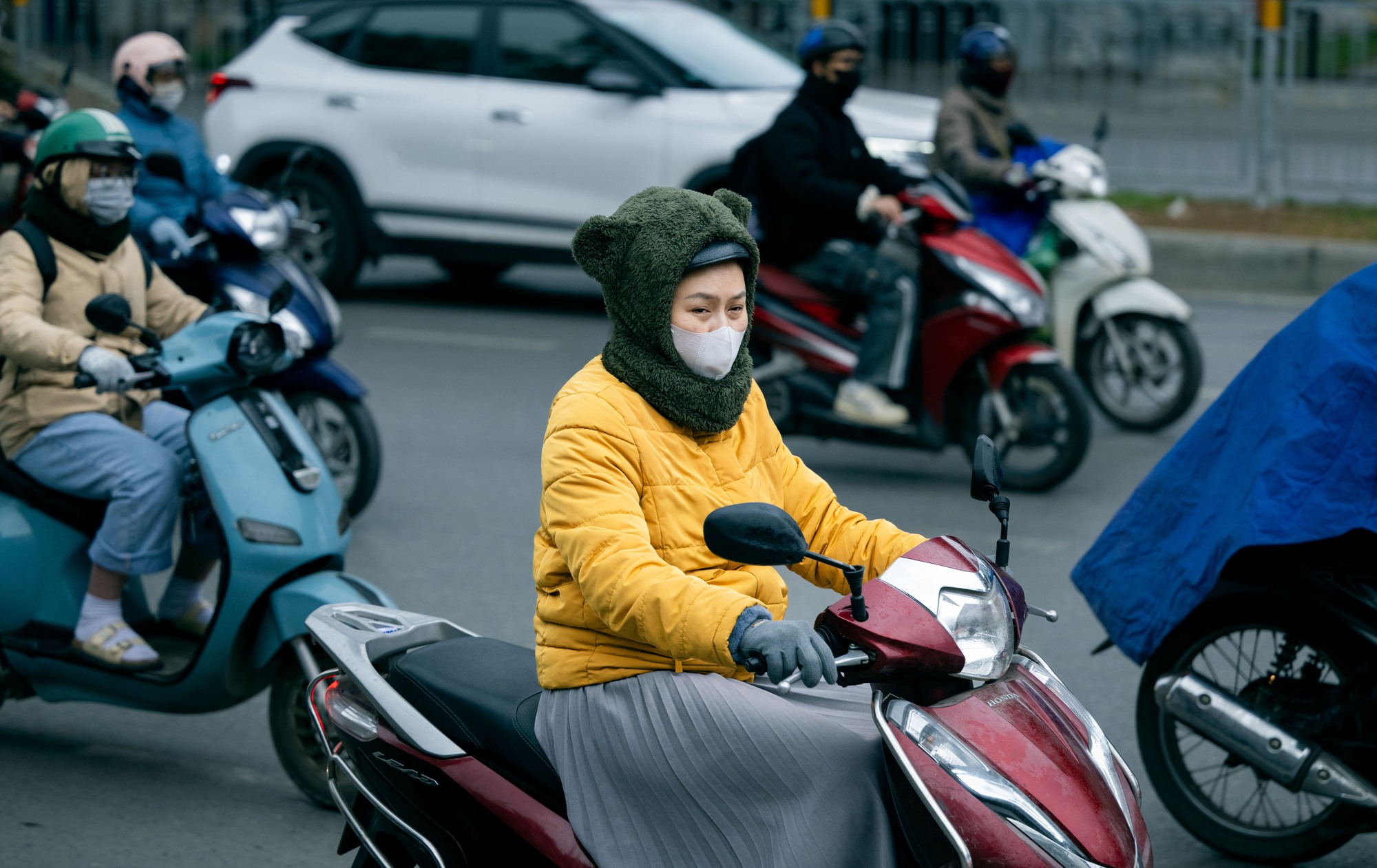 H&agrave; Nội trải qua đợt r&eacute;t đậm nhất m&ugrave;a Đ&ocirc;ng với Nhiệt độ xuống thấp - Ảnh 3.