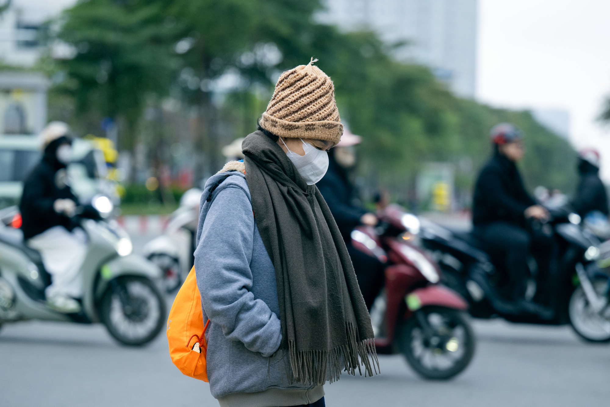 H&agrave; Nội trải qua đợt r&eacute;t đậm nhất m&ugrave;a Đ&ocirc;ng với Nhiệt độ xuống thấp - Ảnh 12.