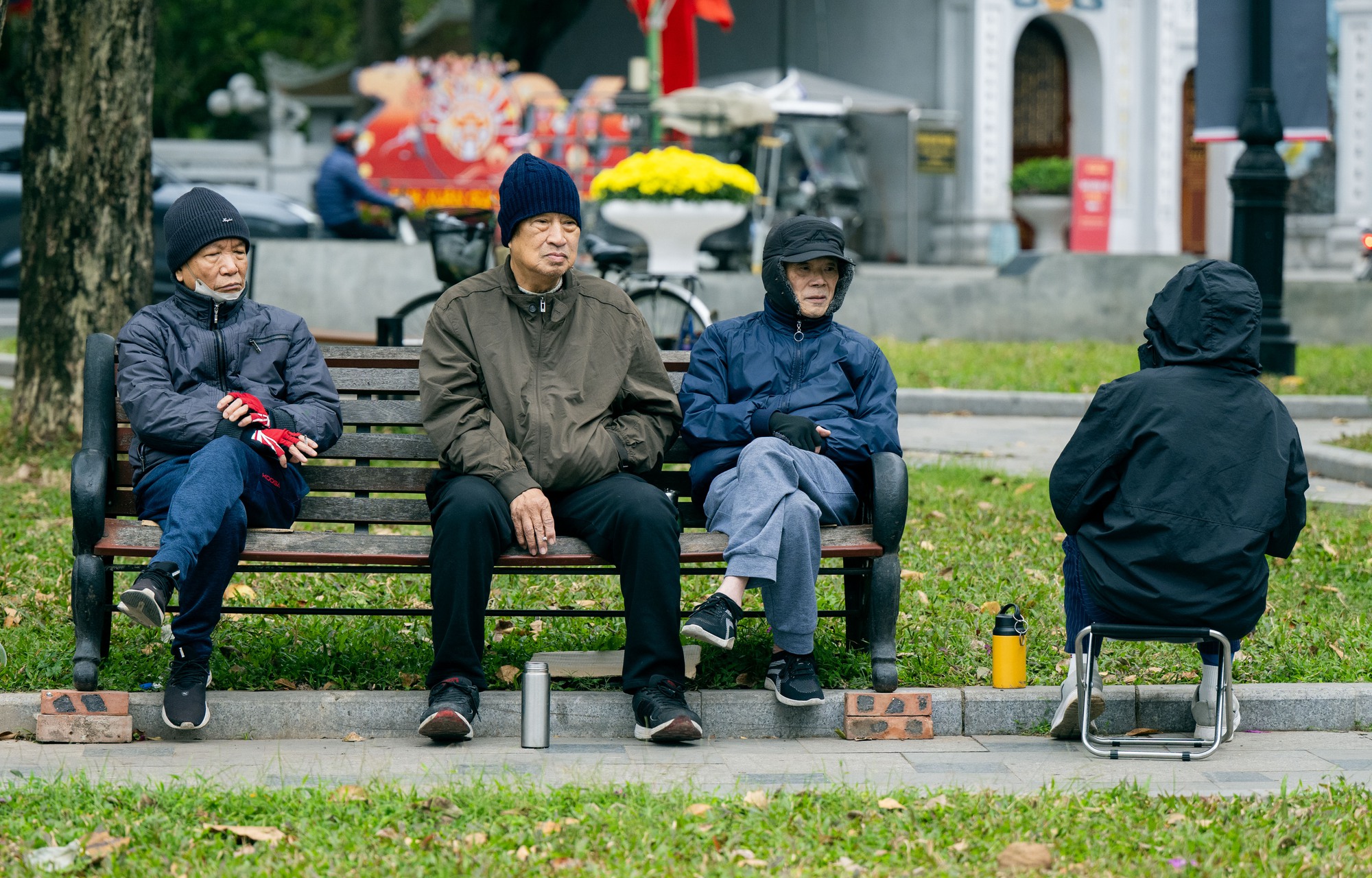 H&agrave; Nội trải qua đợt r&eacute;t đậm nhất m&ugrave;a Đ&ocirc;ng với Nhiệt độ xuống thấp - Ảnh 14.