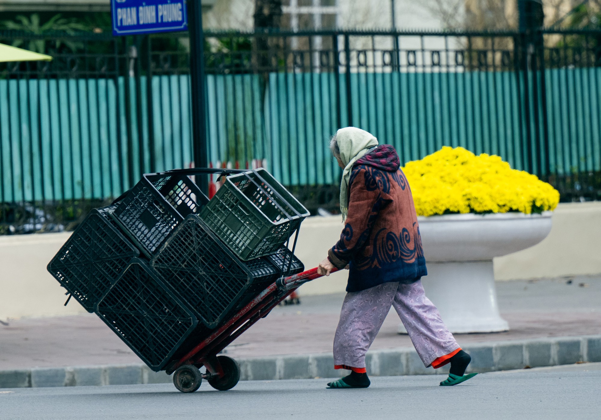 H&agrave; Nội trải qua đợt r&eacute;t đậm nhất m&ugrave;a Đ&ocirc;ng với Nhiệt độ xuống thấp - Ảnh 16.