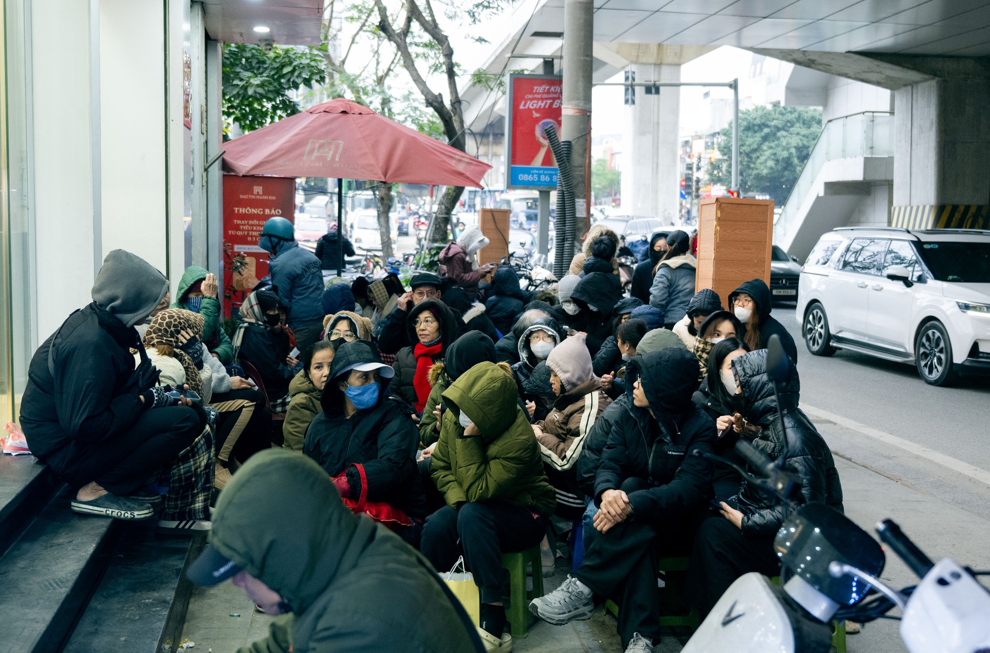 H&agrave; Nội trải qua đợt r&eacute;t đậm nhất m&ugrave;a Đ&ocirc;ng với Nhiệt độ xuống thấp - Ảnh 21.