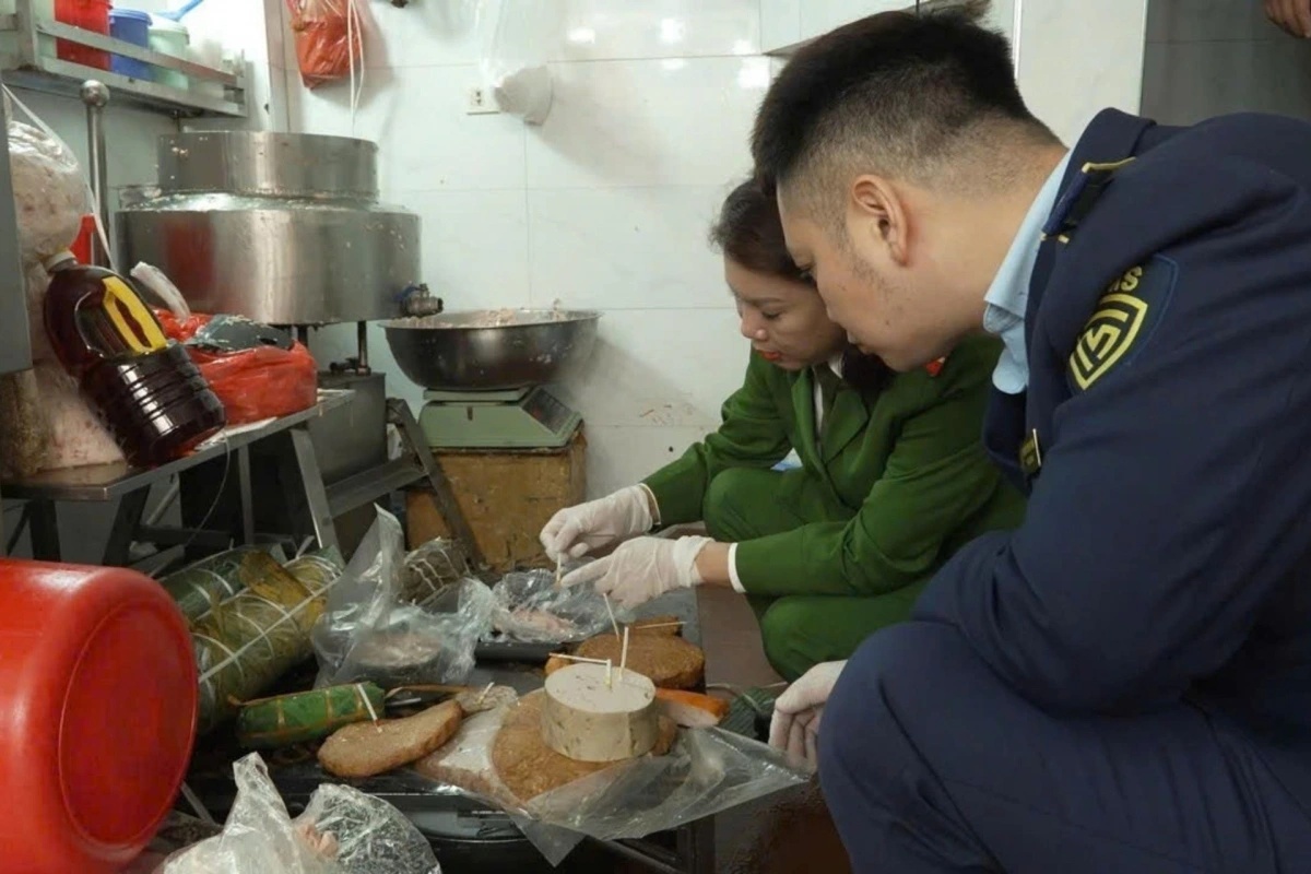 Cơ sở gi&ograve; chả ở phố cổ H&agrave; Nội d&ugrave;ng h&agrave;n the , lời khai R&ugrave;ng m&igrave;nh của chủ cơ sở - Ảnh 1.