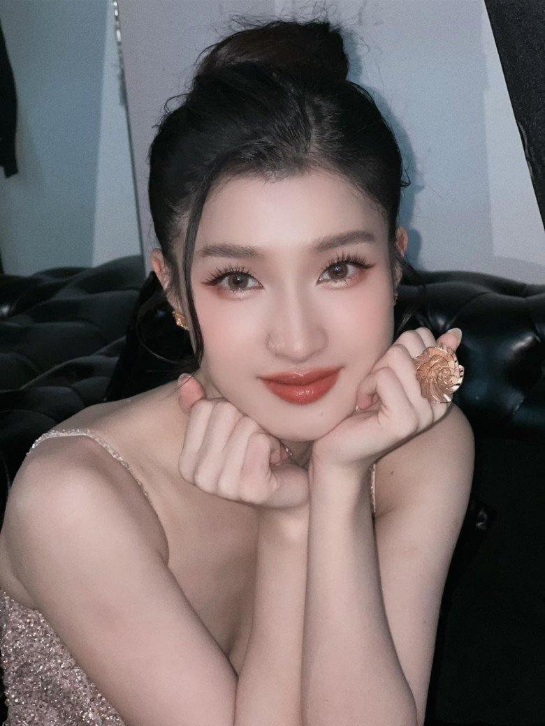 Loại kem chống nắng &Aacute; hậu Phương Nhi vẫn d&ugrave;ng để da trẻ m&atilde;i, visual trong trẻo long lanh qu&aacute; xứng đ&aacute;ng thần ti&ecirc;n tỷ tỷ thế hệ mới- Ảnh 5.