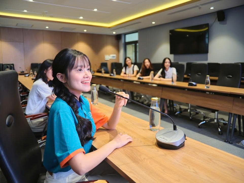 Vừa tốt nghiệp, sinh vi&ecirc;n trường n&agrave;o c&oacute; mức thu nhập cao nhất?  - Ảnh 1.