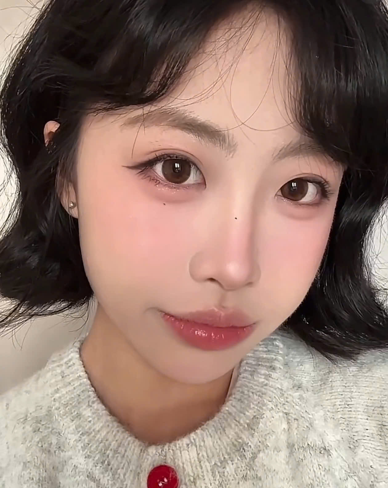 6 thỏi son dưỡng l&ecirc;n m&ocirc;i đẹp kinh khủng, xứng đ&aacute;ng xuống tiền nhất đầu năm 2026 - Ảnh 8.