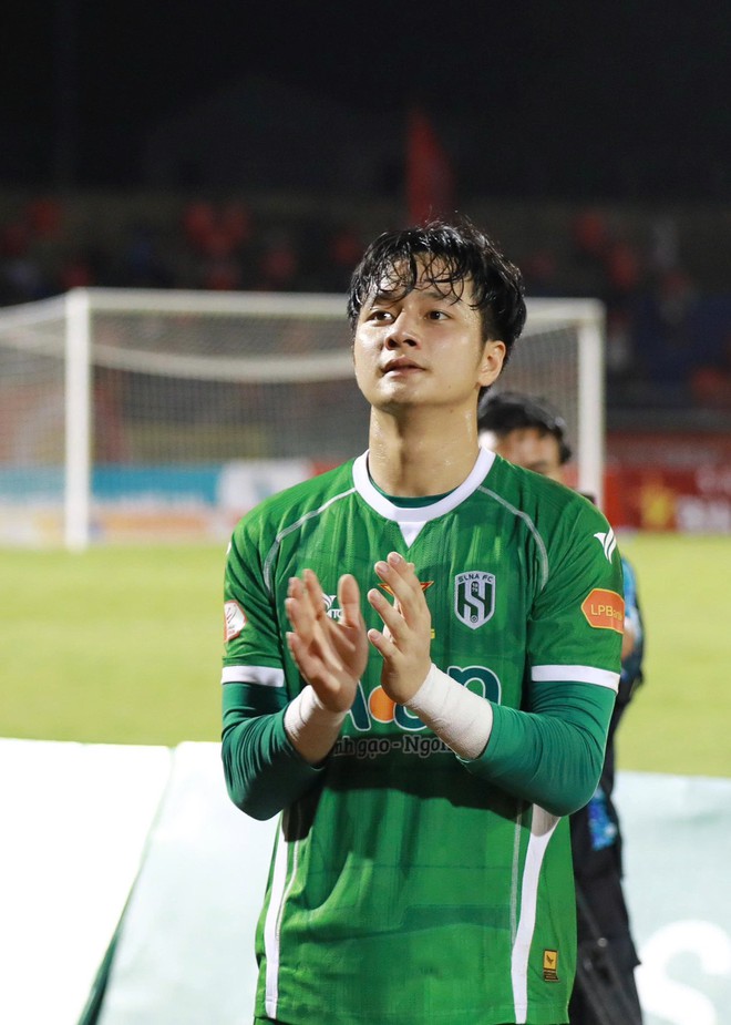 Visual s&aacute;ng bừng của Cao Văn B&igrave;nh: Thủ m&ocirc;n ho&aacute; 