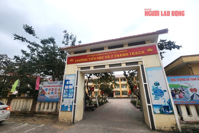 Giảng dạy “không lịch” vẫn hưởng phụ cấp 35%: Hiệu trưởng, Hiệu phó có thực sự đứng lớp? - Ảnh 1. Giảng dạy “không lịch” vẫn hưởng phụ cấp 35%: Hiệu trưởng, Hiệu phó có thực sự đứng lớp? - Ảnh 1.