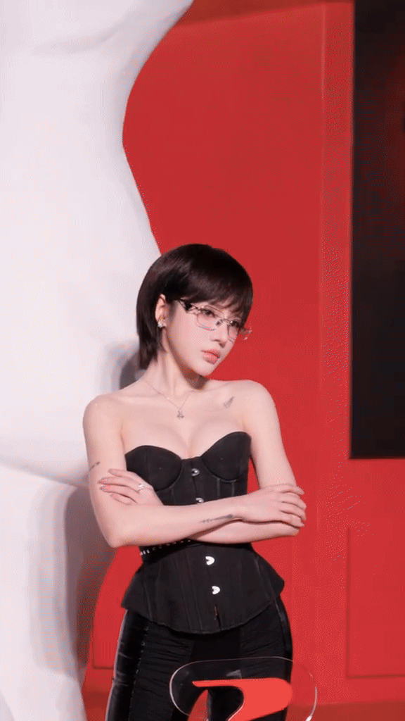 Cam thường có thể dìm cả thế giới, riêng mỹ nhân Việt này phải chịu thua: Soi kiểu gì cũng không ra góc chết- Ảnh 2. Cam thường có thể dìm cả thế giới, riêng mỹ nhân Việt này phải chịu thua: Soi kiểu gì cũng không ra góc chết- Ảnh 2.