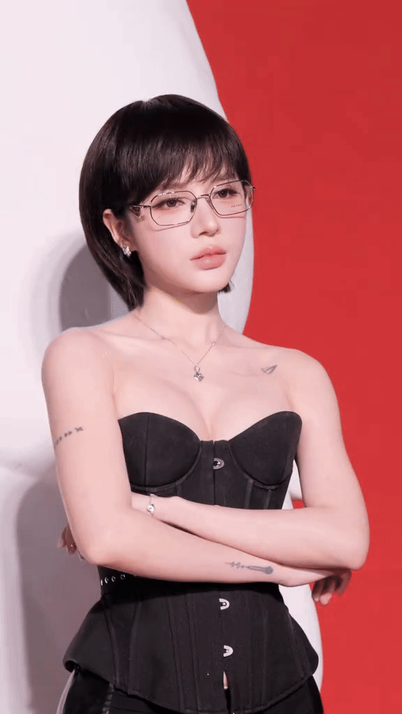 Cam thường có thể dìm cả thế giới, riêng mỹ nhân Việt này phải chịu thua: Soi kiểu gì cũng không ra góc chết- Ảnh 1. Cam thường có thể dìm cả thế giới, riêng mỹ nhân Việt này phải chịu thua: Soi kiểu gì cũng không ra góc chết- Ảnh 1.