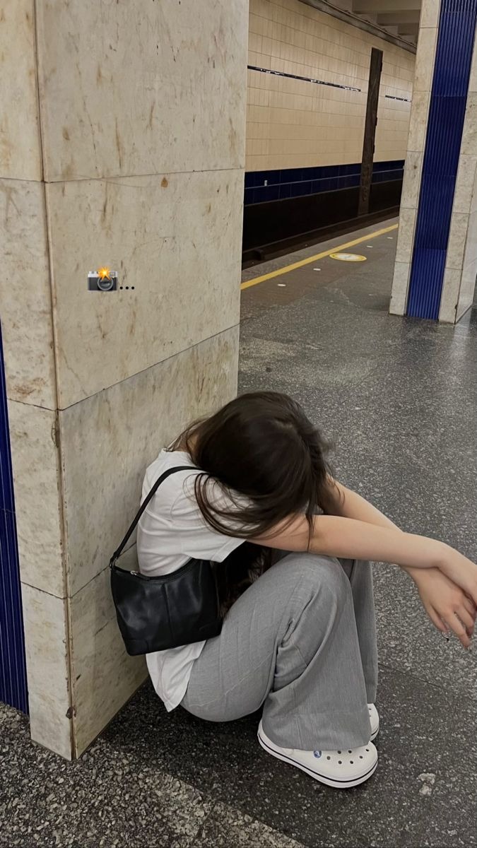 Kiểu chi ti&ecirc;u ngớ ngẩn của giới trẻ- Ảnh 1.