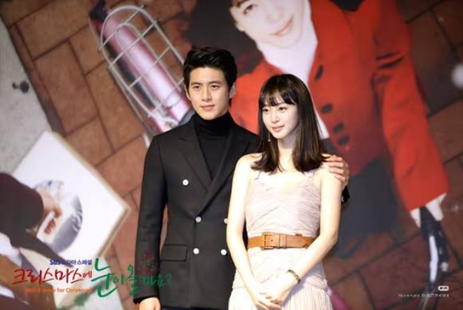 Lâu rồi mới thấy một cặp đôi đẹp tới mức chỉ nhìn nhau cũng làm người khác rung động, không yêu thì quá phí- Ảnh 1. Lâu rồi mới thấy một cặp đôi đẹp tới mức chỉ nhìn nhau cũng làm người khác rung động, không yêu thì quá phí- Ảnh 1.